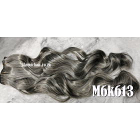 *M6k613 Natural grey blonde mix 55-60cm clip in hair extensions 10pc set- wavy, Synthetic