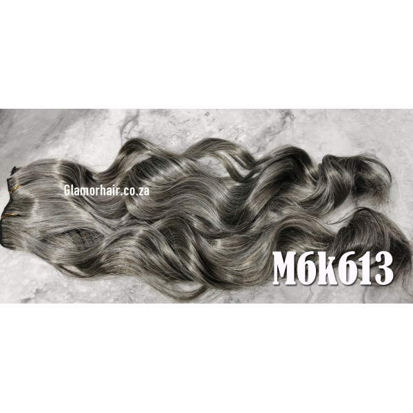 *M6k613 Natural grey blonde mix 55-60cm clip in hair extensions 10pc set-  wavy, Synthetic hair