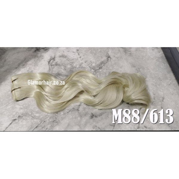 *M88-613 Ash platinum blonde mix 55-60cm clip in hair extensions 10pc set- wavy, Synthetic