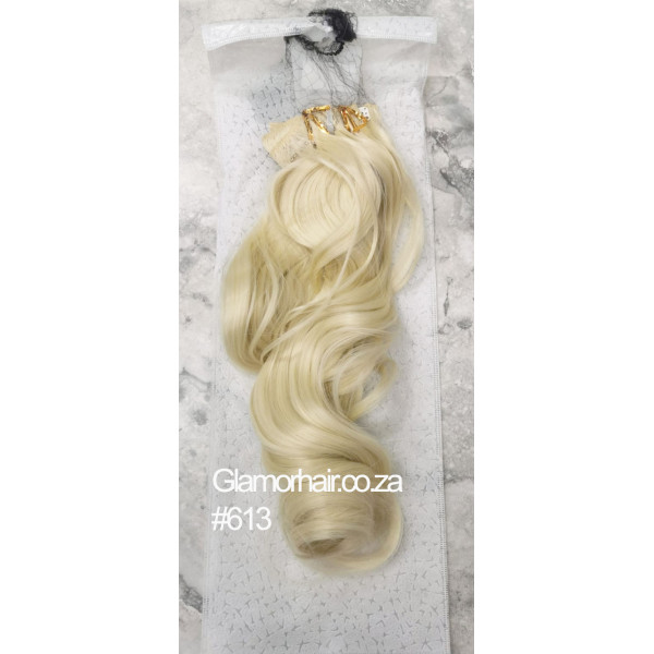 *613 Platinum blonde 55-60cm clip in hair extensions 10pc set- wavy, Synthetic