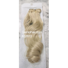 *22-613 Light blonde mix 55-60cm clip in hair extensions 10pc set- wavy, Synthetic