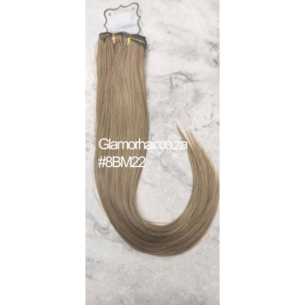 *8BM22 Natural ash dark blonde mix 55-60cm clip in hair extensions 10pc set straight, Synthetic hair